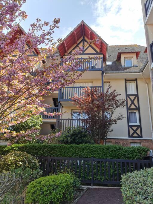 Cabourg Cosy, Appartement Refait A Neuf, 5 Min A Pied De La Mer Экстерьер фото